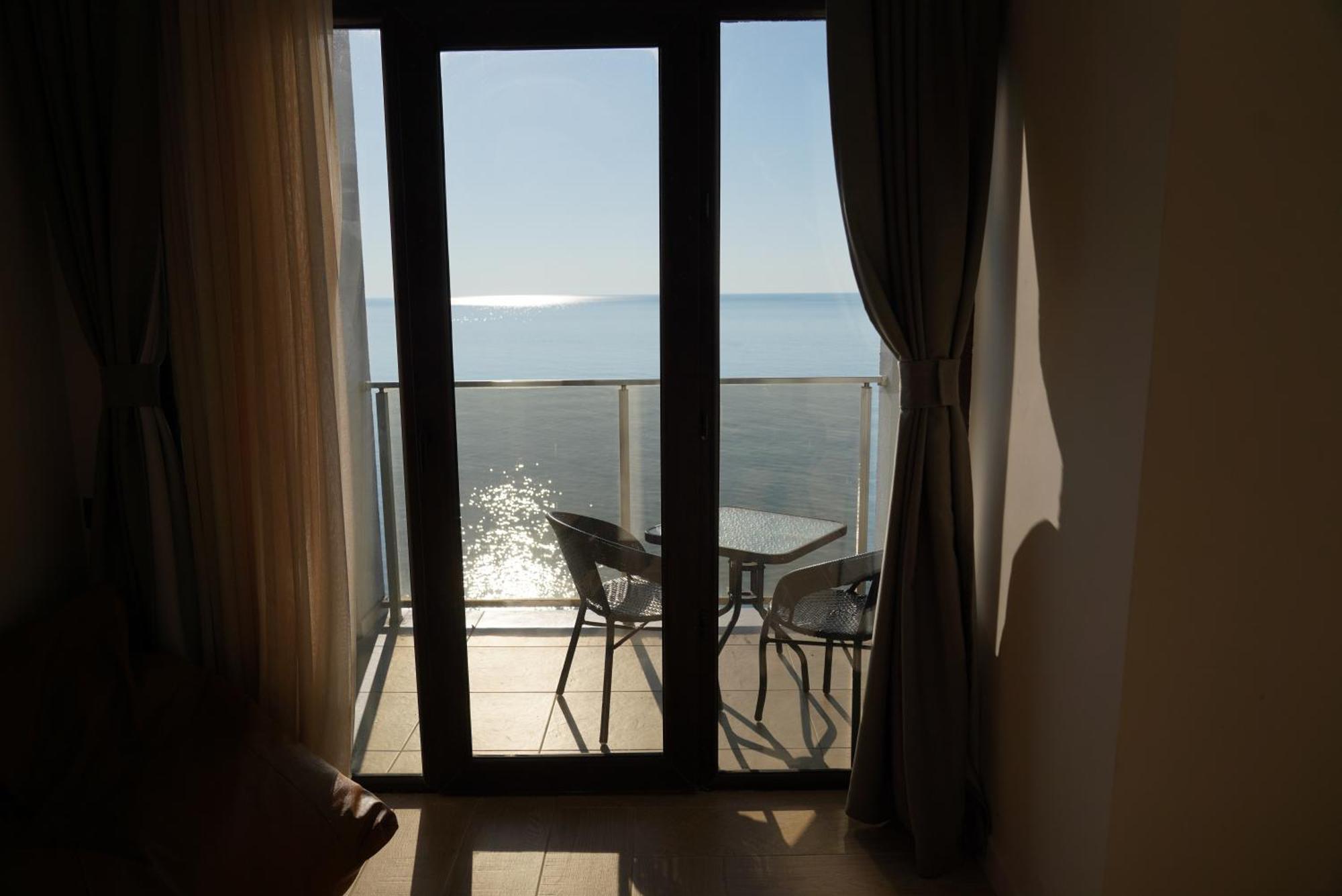 Rumi Hotel 巴统 外观 照片